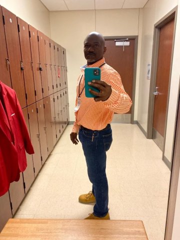 Georgia boy in search of his Alabama queen - 1