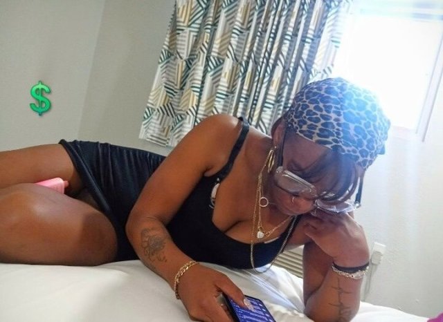Nicole on the Strip: Female Escort — Deep Slow Head & Foot Fetishes - 1