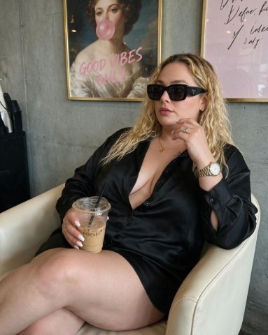 Chicago Female Escort — discreet snowbunny entertainer - 1