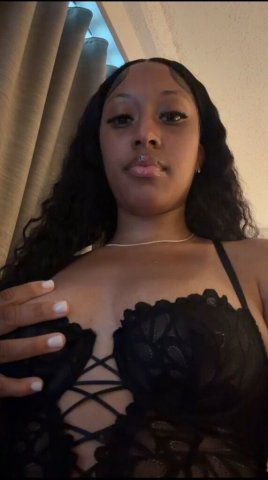Seattle/Bellevue Female Escort — Ashley, Curvy & Discreet Sessions - 1
