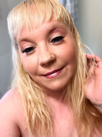 Buffalo NY Female Escort — In-Call Gum Job on Hempstead Ave - 1