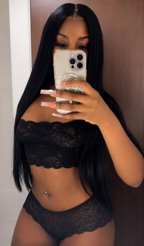 Milwaukee Female Escort — afternoon car dates, incalls & cardates - 1