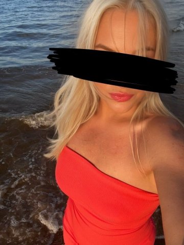 Incall Blonde/Blue Model Near Newark Airport — Real Pics - 1