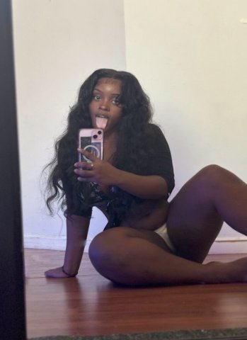 Phoenix Female Escort — QV Specials, Incalls & Outcalls - 1