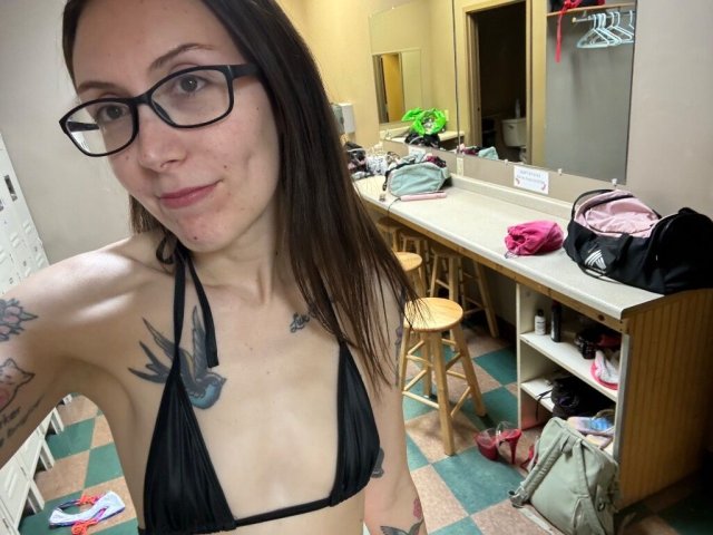 Honolulu Female Escort — easygoing and strip club dates - 1