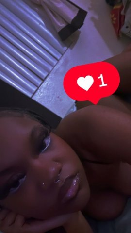 Chocolate-themed petite escort in Colorado Springs (incall/outcall & cam) - 1