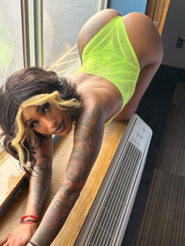 Mobile Female Escort — Outcalls with Deposit (Custom Content/FT) - 1