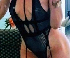Discreet 36 escort for discreet conversations & intimate escape in West Palm Beach - Image 5
