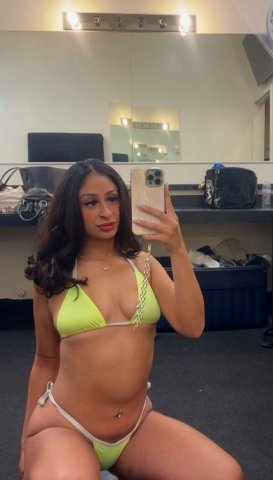Jasmin — Young Petite Latina Escort in San Fernando Valley - 1