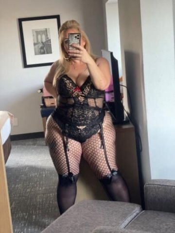 Coco Curvez (42) — Blonde BBW Female Escort in Cincinnati - 1