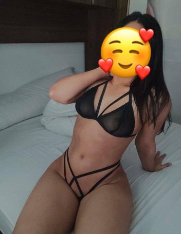Sarasota/Bradenton FL Text Me Female Escort — Slim natural breasts - 1