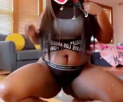 Scarlet — Rockford IL Female Escort (Generous, Professional) - Image 4