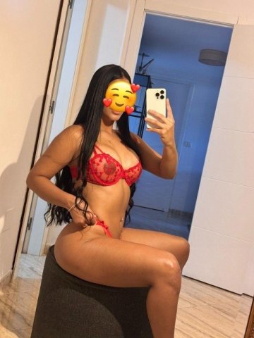 Chicago, IL Latina Female Escort — Incall Private Room - 1