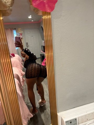 San Mateo Female Escort — Carplay lets have fun - 1