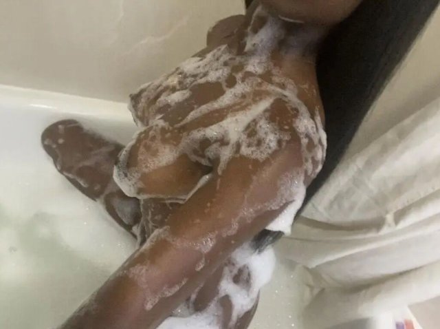 Greensboro NC QV & HHR Female Escort — 15-Min Special & Naked Massage - 1