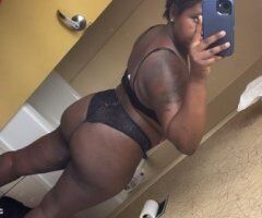 Thick chocolate escort — dark skin, big curves, feet-focused - Image 3
