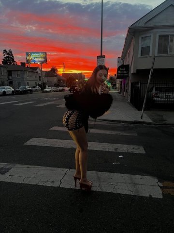 Luna — Tall Petite Goddess In-Call Specials (2-Girl) in the Oakland Area - 1
