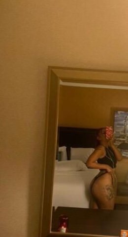 Angie (31) — Facetime Shows & Content, Pre-Booking Preferred - 1