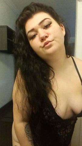 Sacramento Curvy Blue-Eyed Escort — Full Service & GFE (Incalls/Outcalls) - 1