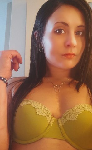 Discreet Petite Escort for Respectful Gentlemen - 1