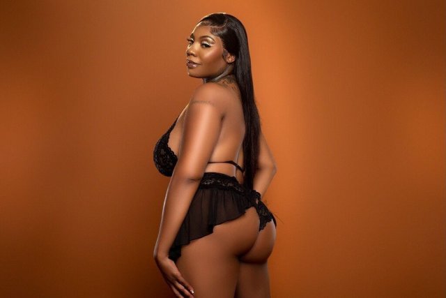 North Bay Ebony Escort — Nuru Massage, PEGGING & Feet Shows (Kelly) - 1