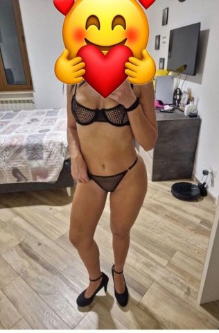 Long Island Female Escort — Outcalls & Car Meets (BBJ only) - 1
