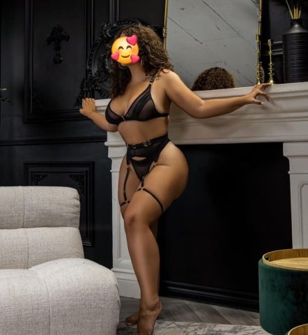 Latina Female Escort (36) in Chambana, IL — Incall Erotic Massage, Erotic Bailé & BJ - 1