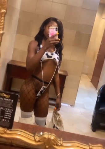 PrettyMe - 23 — Raleigh-Durham Female Escort for Shopping & Dining - 1