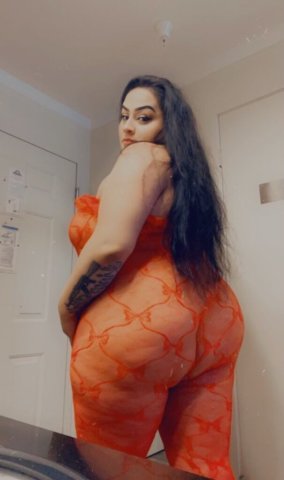 Chesapeake VA Female Escort — Unrushed tight fit - 1