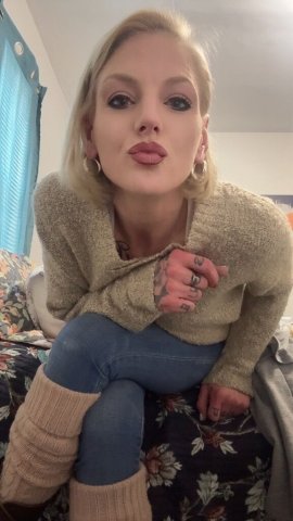 Toledo Blonde Escort — Skylar Foxx for Short or Full Hour Unwind - 1