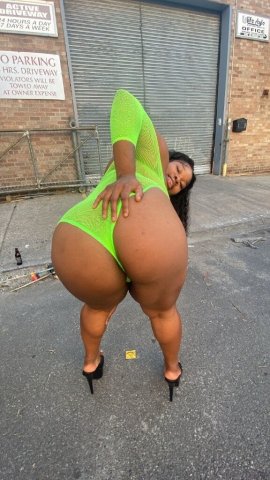 Sexy Busty Caramel Goddess — Incalls & Outcalls in Hattiesburg - 1
