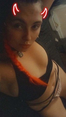 Mikki (26) Curvy, Energetic Companion in Manhattan, Kansas - 1