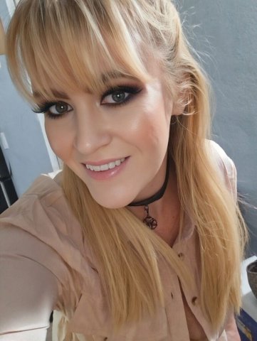 Palm Springs CA Curvy Blonde PAWG — Green-Eyed Stress Relief - 1