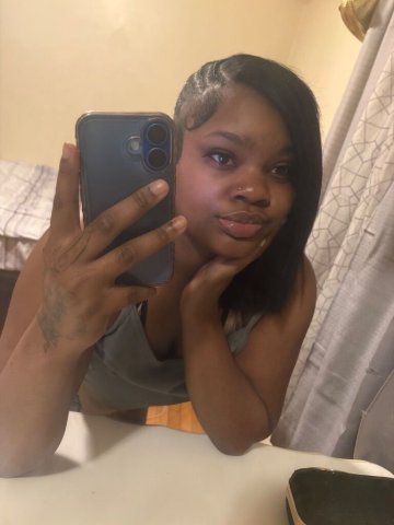Milwaukee Female Escort — Wet Creamy Pussy (Condoms Required, Clean) - 1