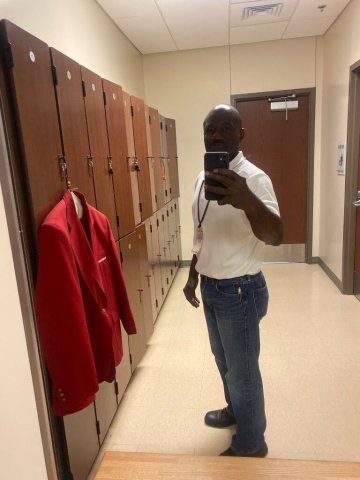 Southern King looking for a queen to make cream - 1