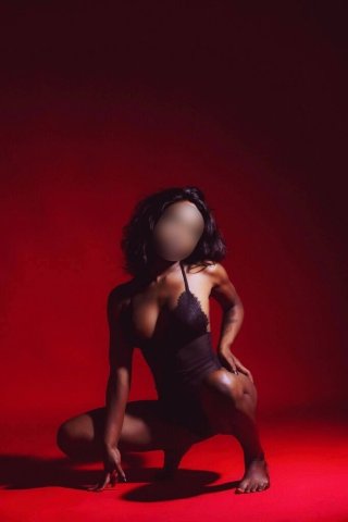 Houston Petite Female Escort — soft curves & soft voice - 1