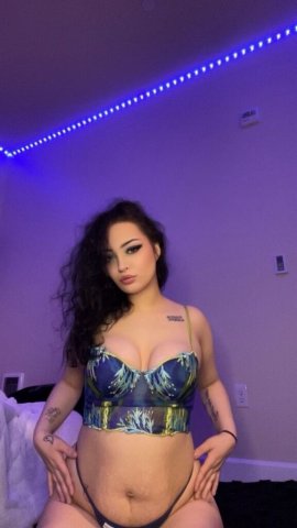 Seattle Female Escort for Outcalls, Car Date & Full Service - 1