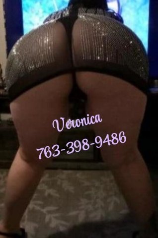 Veronica — Tall Curvy Brunette Escorts (Incall/Outcall) - 1