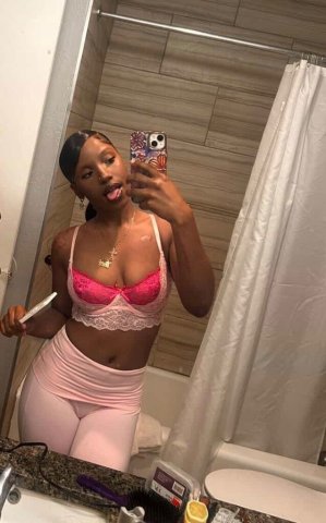 Wichita, KS Petite Slim Chocolate Incall/Outcall Escorts — Discreet Wet Tight - 1