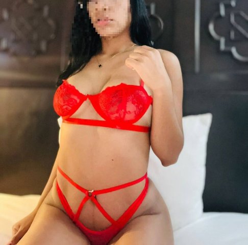 Mujer latina en Sarasota — trato fino, culona y tetona  - 1