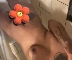 Hottie with the body — hood-laid-back outcalls in Racine, WI - Image 3