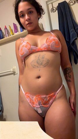 Miami Florida Female Escort — Genie Dances & Outcall Sessions - 1