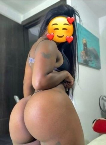 Latina en Houston con curvas grandes y estilo discreto — TETAS GRANDES y CON CULO GRANDE - 1
