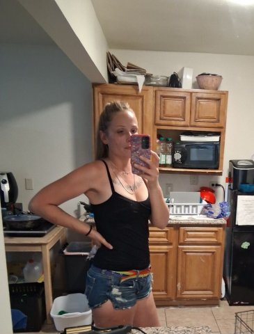Curvy Sexy Woman in Reno — Adventurous Female Escort - 1