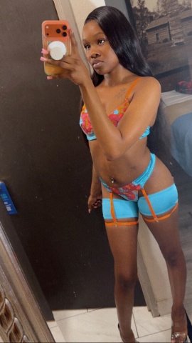North Bay Female Escort — In-calls & outcalls, facetime + content - 1