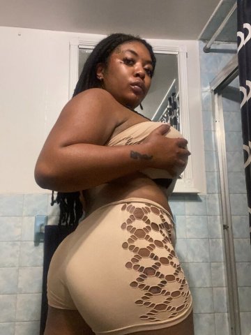 Suffolk VA Independent Female Escort — in/out calls, BJ, FT shows & nuru massage - 1