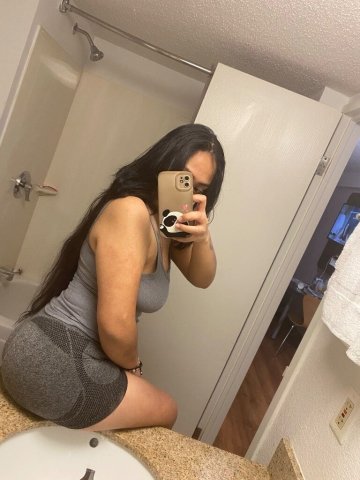 ReaL DeaL  HoTTesT GirL iN ToWn — 25 - 1
