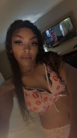 Fargo Petite Treat Female Escort — Overnight Dinner Dates - 1