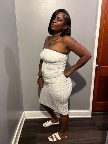 Mature Woman Female Escort in Macon, Georgia — Soft Body & Pretty Face - 1
