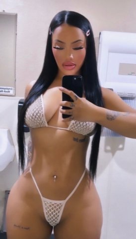 Portland, Oregon Female Escort — FaceTime verification - 1